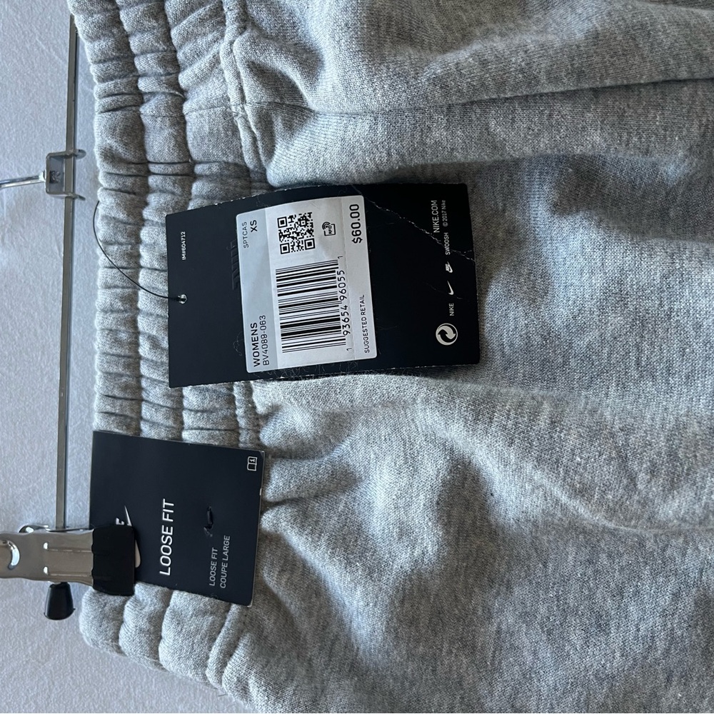 New Nike Women’s Sportswear Essentials Fleece Jogger Pants Sz. XS NEW BV4089-063